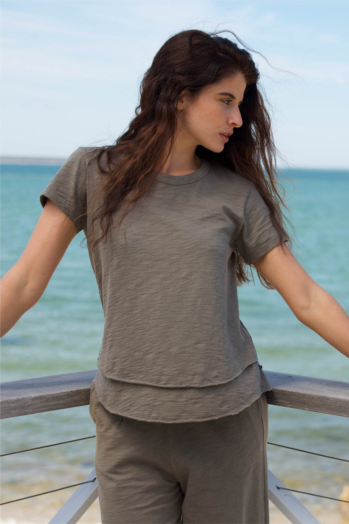Daisy Ruffle Bottom Tee