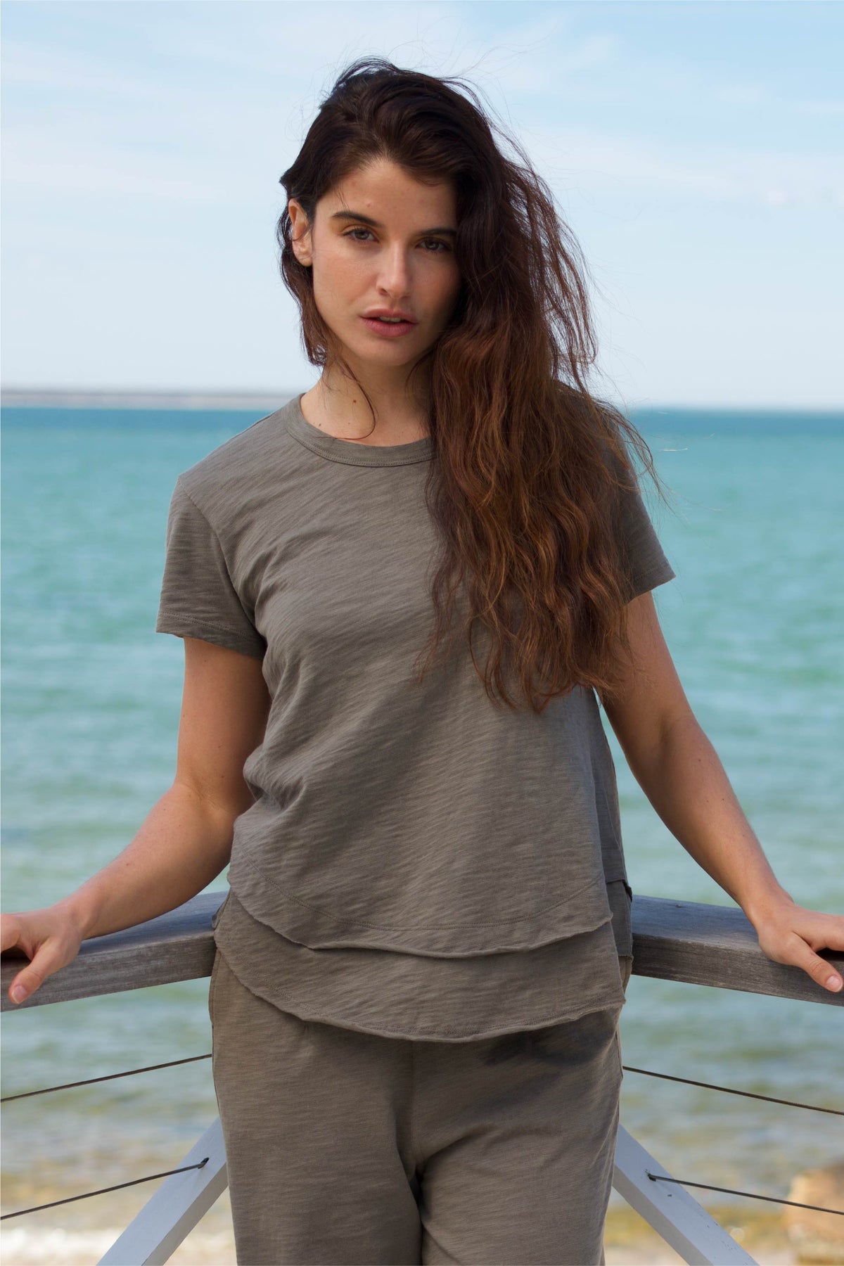 Daisy Ruffle Bottom Tee